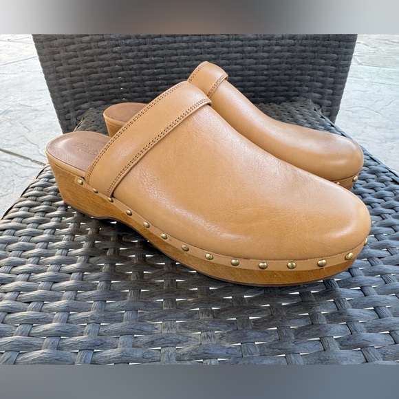 Madewell Shoes - Madewell The Cecily Clog in Oiled Leather Tan Leather  Sz 11